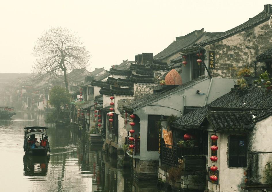 机智问答网页-高速开车为何在右侧车道行驶不安全?的最佳解答平台